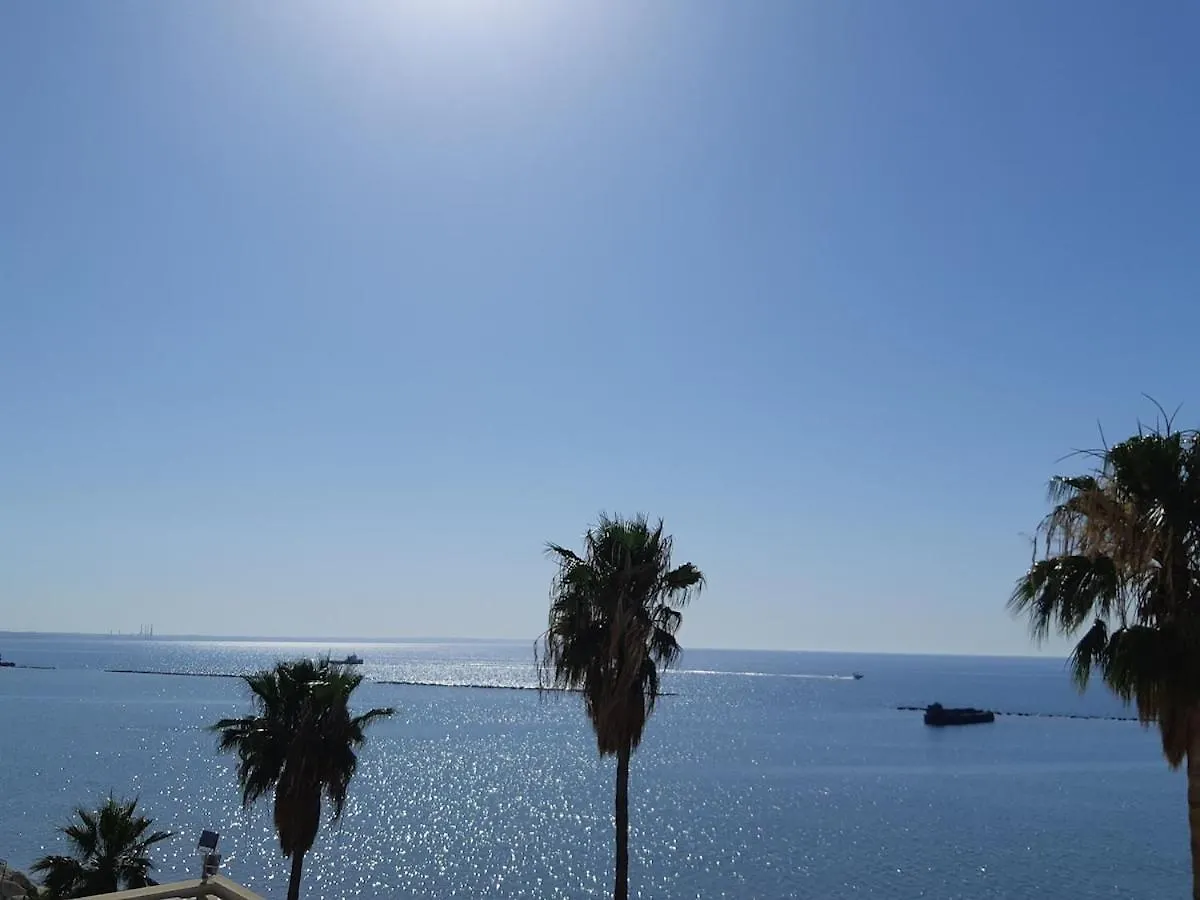 Apartmán Enjoy Sunrise At Spacious 3Br Flat By The Seafront Voroklini