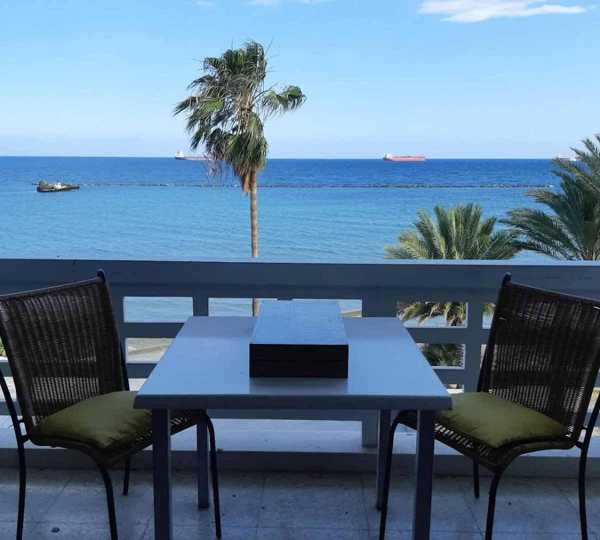 Enjoy Sunrise At Spacious 3Br Flat By The Seafront Voroklini Apartmán