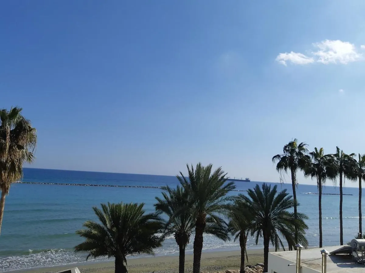 Apartmán Enjoy Sunrise At Spacious 3Br Flat By The Seafront Voroklini