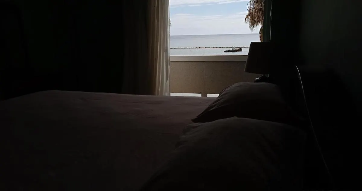 Apartmán Enjoy Sunrise At Spacious 3Br Flat By The Seafront Voroklini