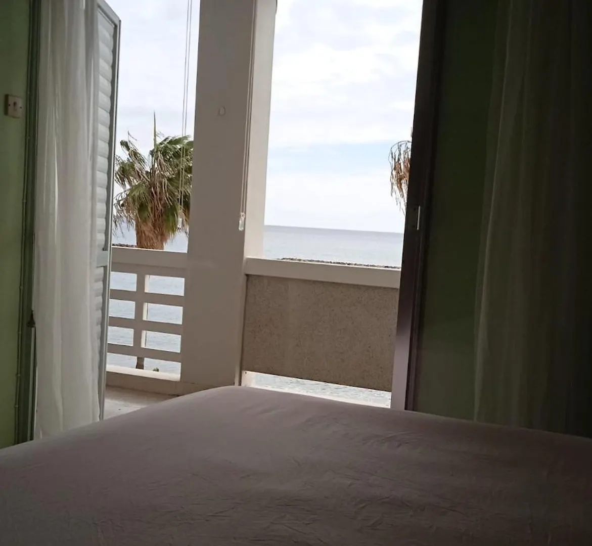 Enjoy Sunrise At Spacious 3Br Flat By The Seafront Voroklini 0*,  Kypr